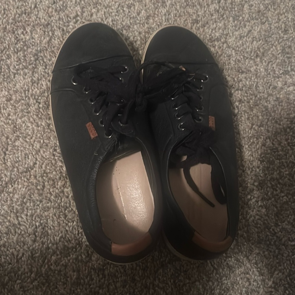 EUC Ecco shoes, black leather, size 6